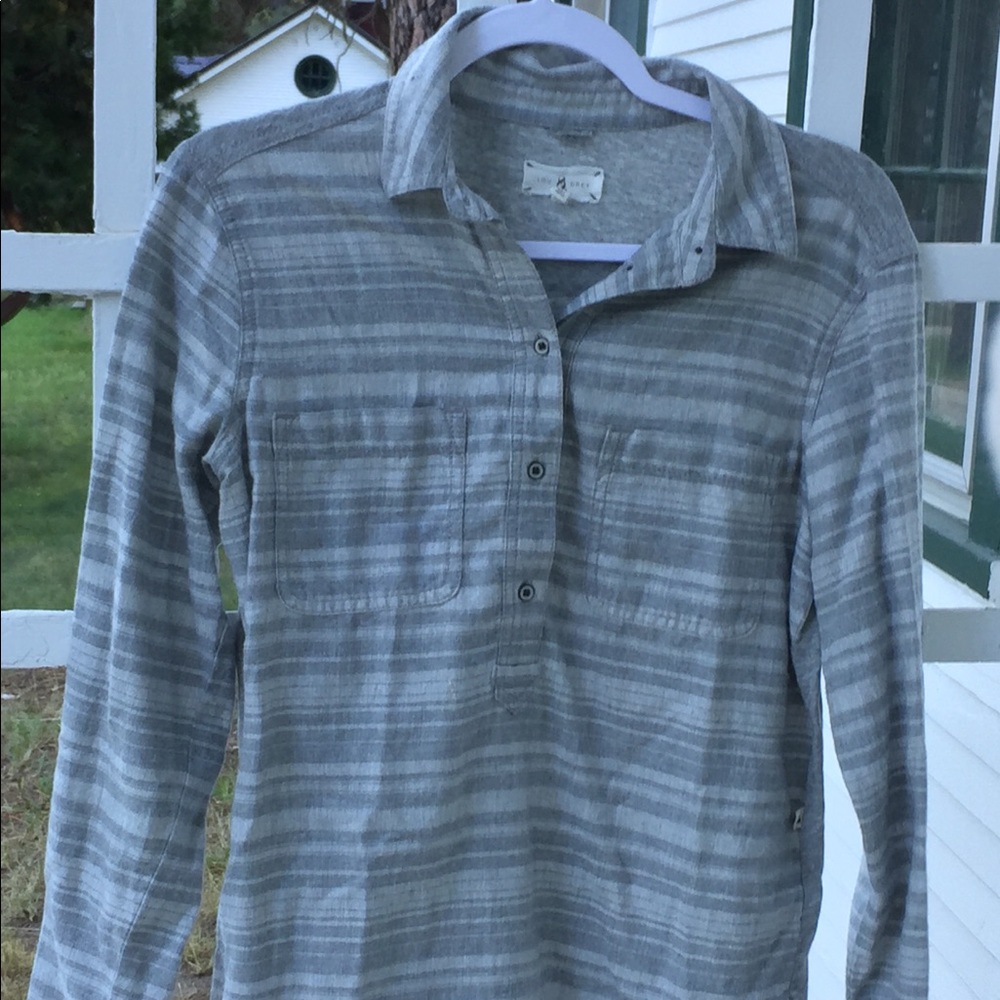 Soft gray/white top with roll up sleeves